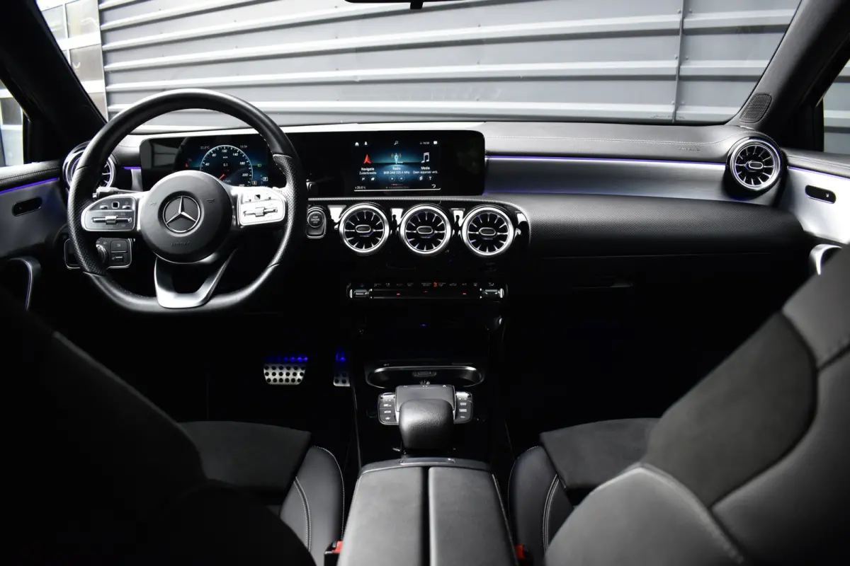 250 e AMG Line | Sfeerverlichting | Stoelverwarming | 18'' Wielen | CarPlay | Navigatie |