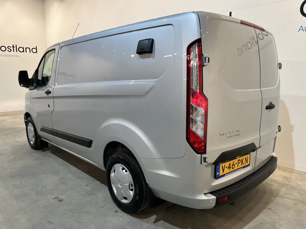300 2.0 TDCI L1H1 Trend 130 PK Servicebus / Sortimo Inrichting / Euro 6 / Airco / CarPlay / Camera / Cruise Control / 3-Zits