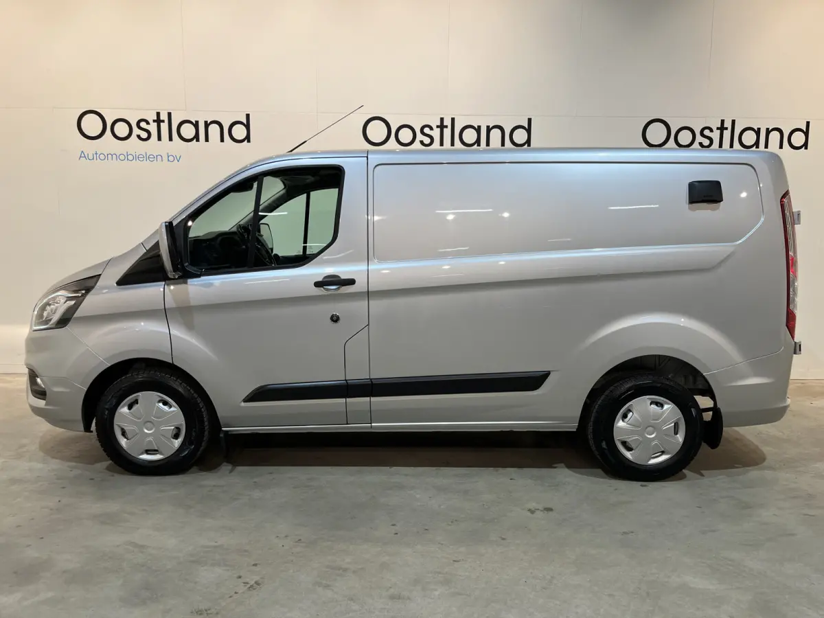 300 2.0 TDCI L1H1 Trend 130 PK Servicebus / Sortimo Inrichting / Euro 6 / Airco / CarPlay / Camera / Cruise Control / 3-Zits