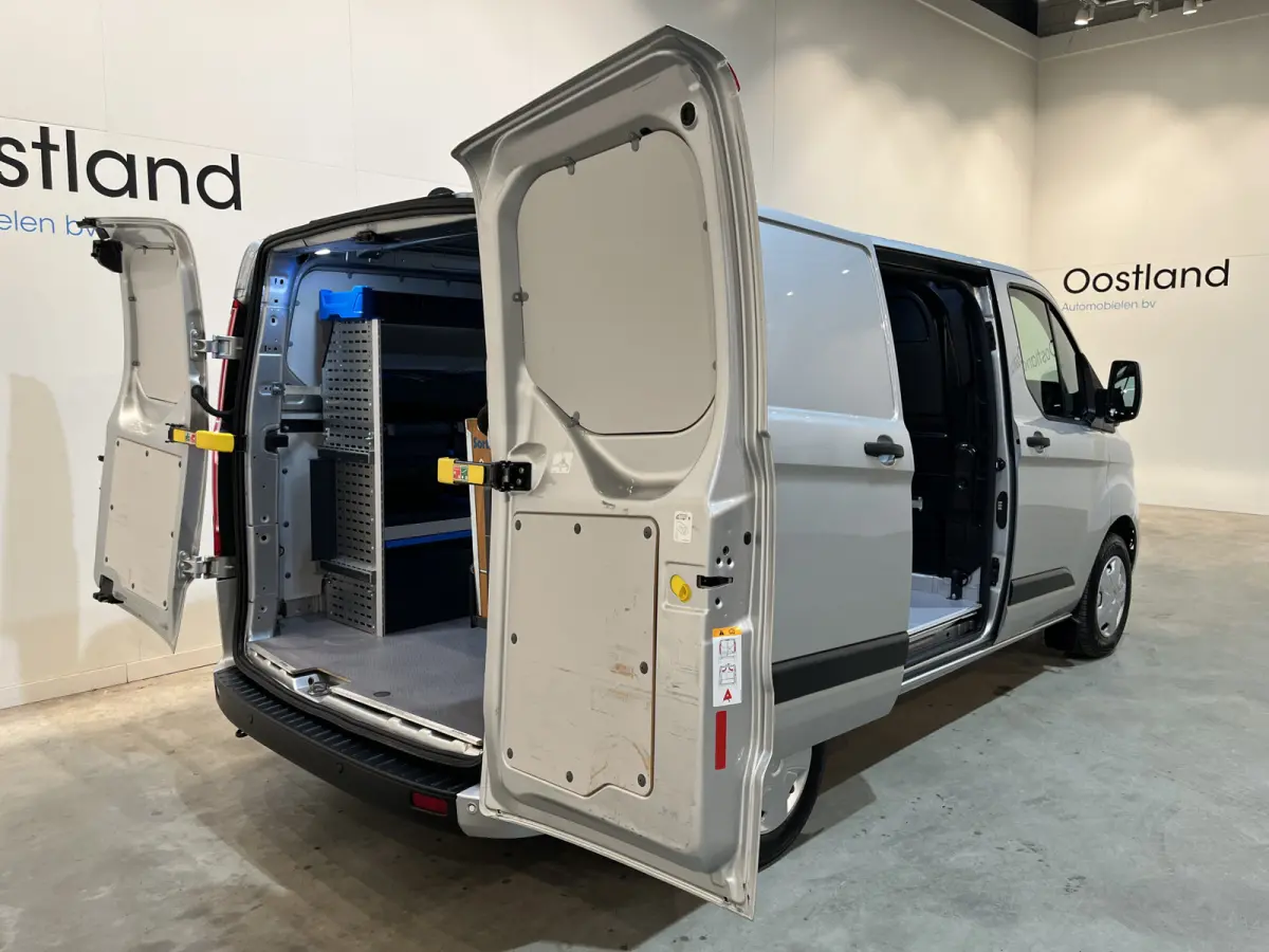 300 2.0 TDCI L1H1 Trend 130 PK Servicebus / Sortimo Inrichting / Euro 6 / Airco / CarPlay / Camera / Cruise Control / 3-Zits