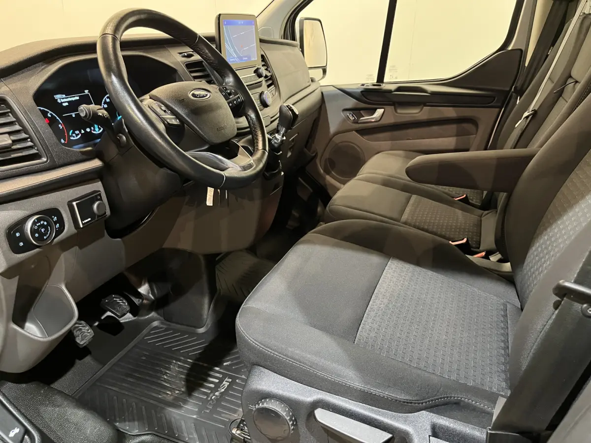 300 2.0 TDCI L1H1 Trend 130 PK Servicebus / Sortimo Inrichting / Euro 6 / Airco / CarPlay / Camera / Cruise Control / 3-Zits