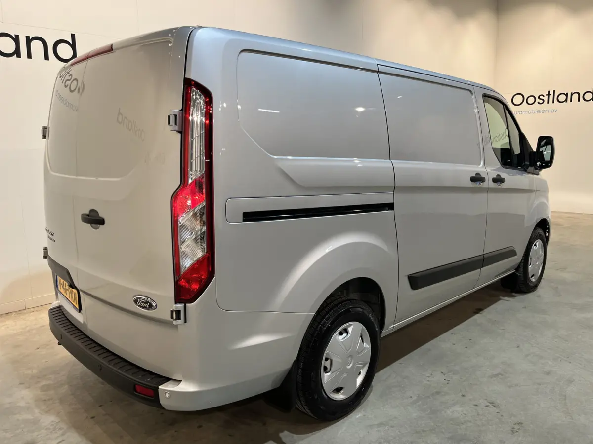 300 2.0 TDCI L1H1 Trend 130 PK Servicebus / Sortimo Inrichting / Euro 6 / Airco / CarPlay / Camera / Cruise Control / 3-Zits
