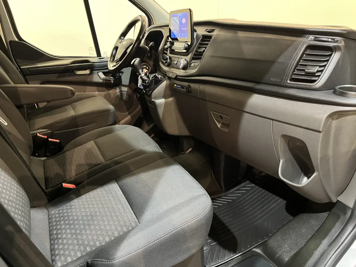 300 2.0 TDCI L1H1 Trend 130 PK Servicebus / Sortimo Inrichting / Euro 6 / Airco / CarPlay / Camera / Cruise Control / 3-Zits