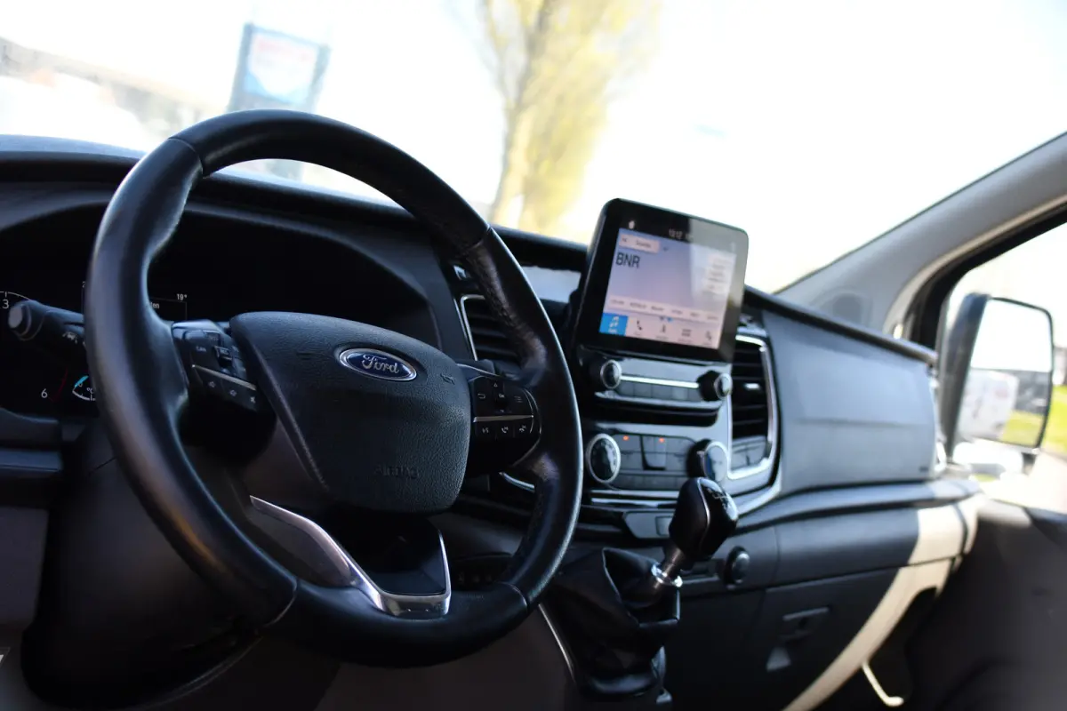 300 2.0 TDCI L2H1 Limited Camera, Cruise, Carplay, 2 x Schuifdeur, Trekhaak, 130pk, Stoelverwarming, Multimedia, Uniek!