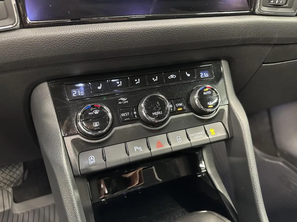 1.5 TSI Business Edition PANO TREKHAAK CAMERA CARPLAY ECC CRUISE.