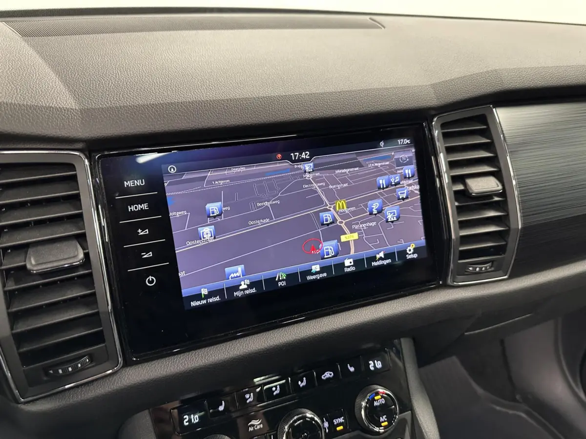 1.5 TSI Business Edition PANO TREKHAAK CAMERA CARPLAY ECC CRUISE.
