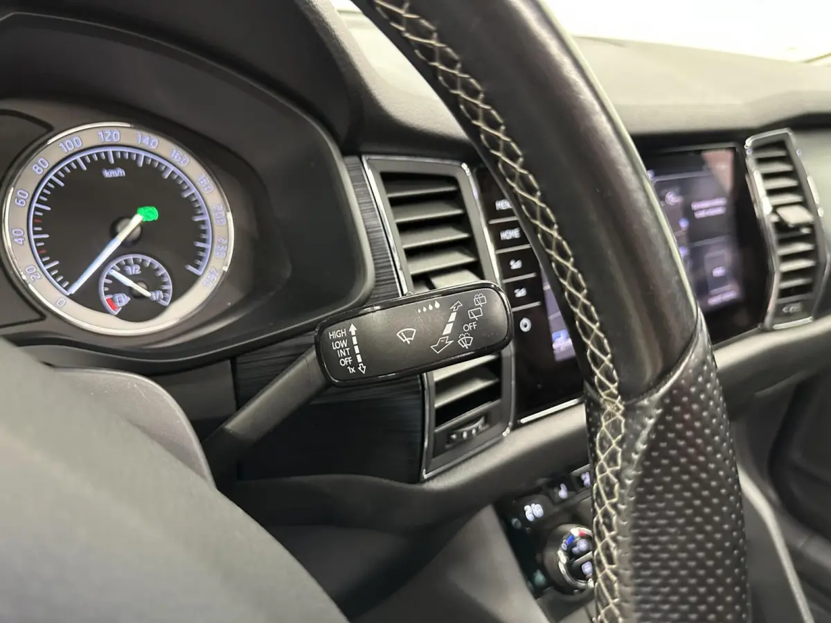 1.5 TSI Business Edition PANO TREKHAAK CAMERA CARPLAY ECC CRUISE.