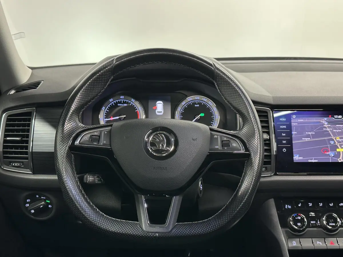 1.5 TSI Business Edition PANO TREKHAAK CAMERA CARPLAY ECC CRUISE.