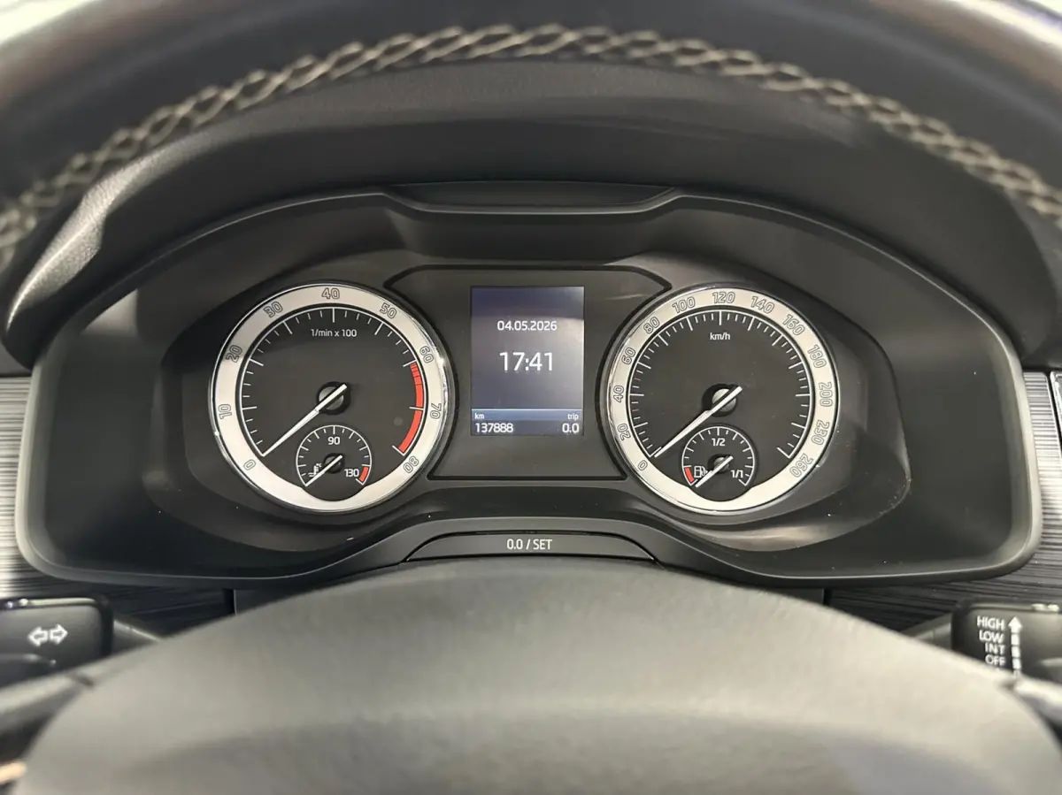 1.5 TSI Business Edition PANO TREKHAAK CAMERA CARPLAY ECC CRUISE.
