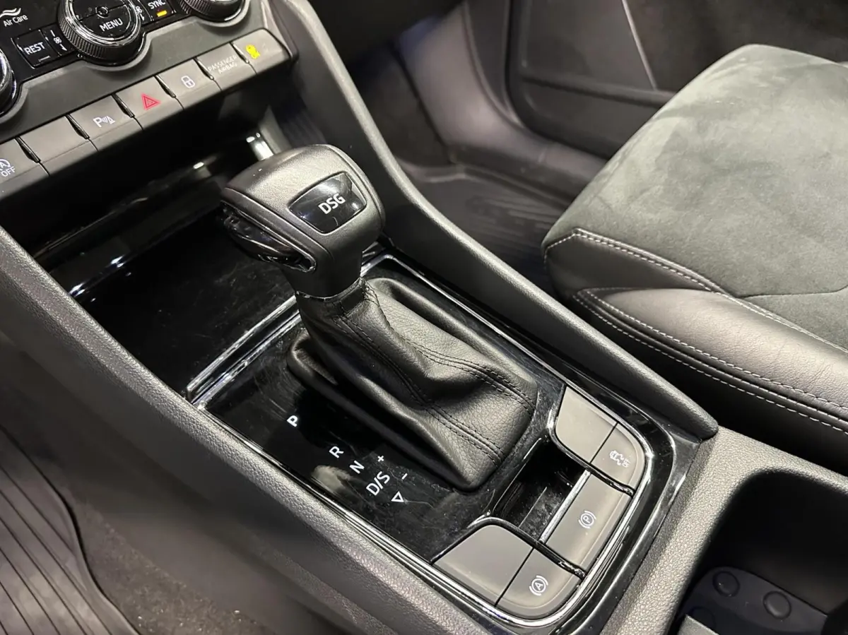 1.5 TSI Business Edition PANO TREKHAAK CAMERA CARPLAY ECC CRUISE.
