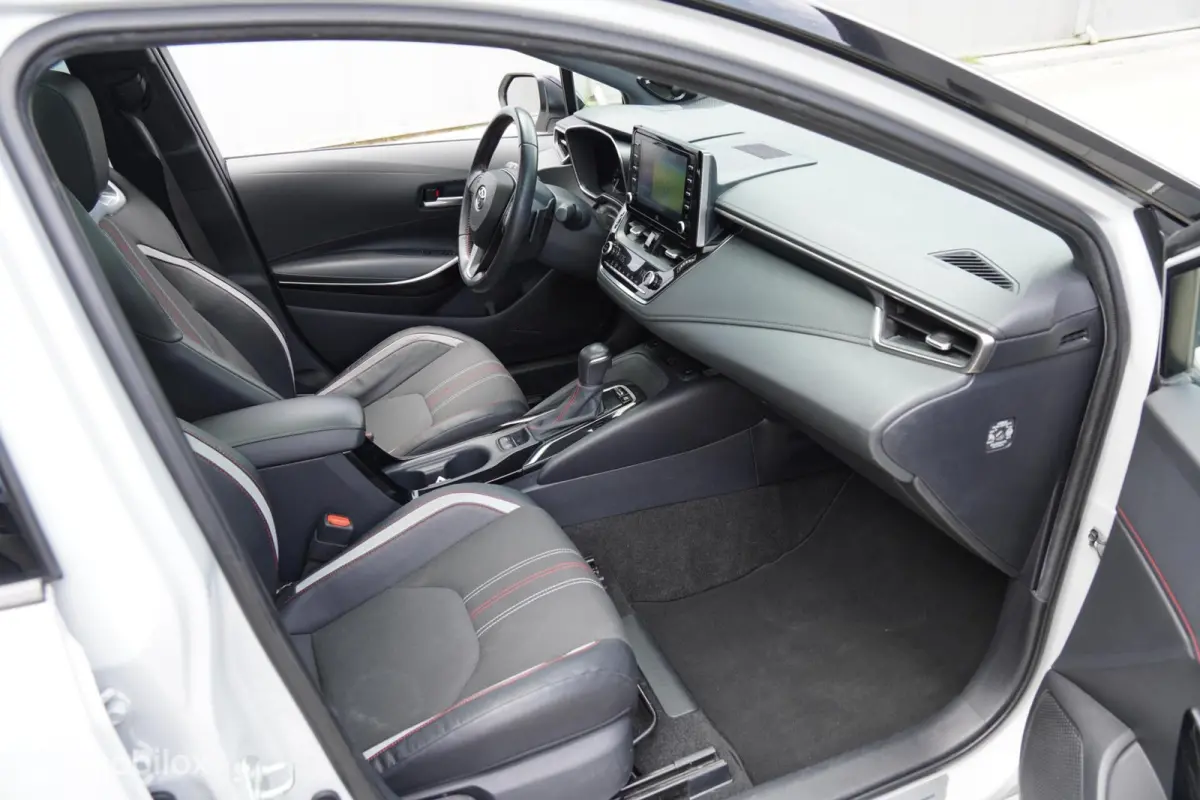 2.0 Hybrid GR-Sport Plus 2020 Krijtgrijs Pano