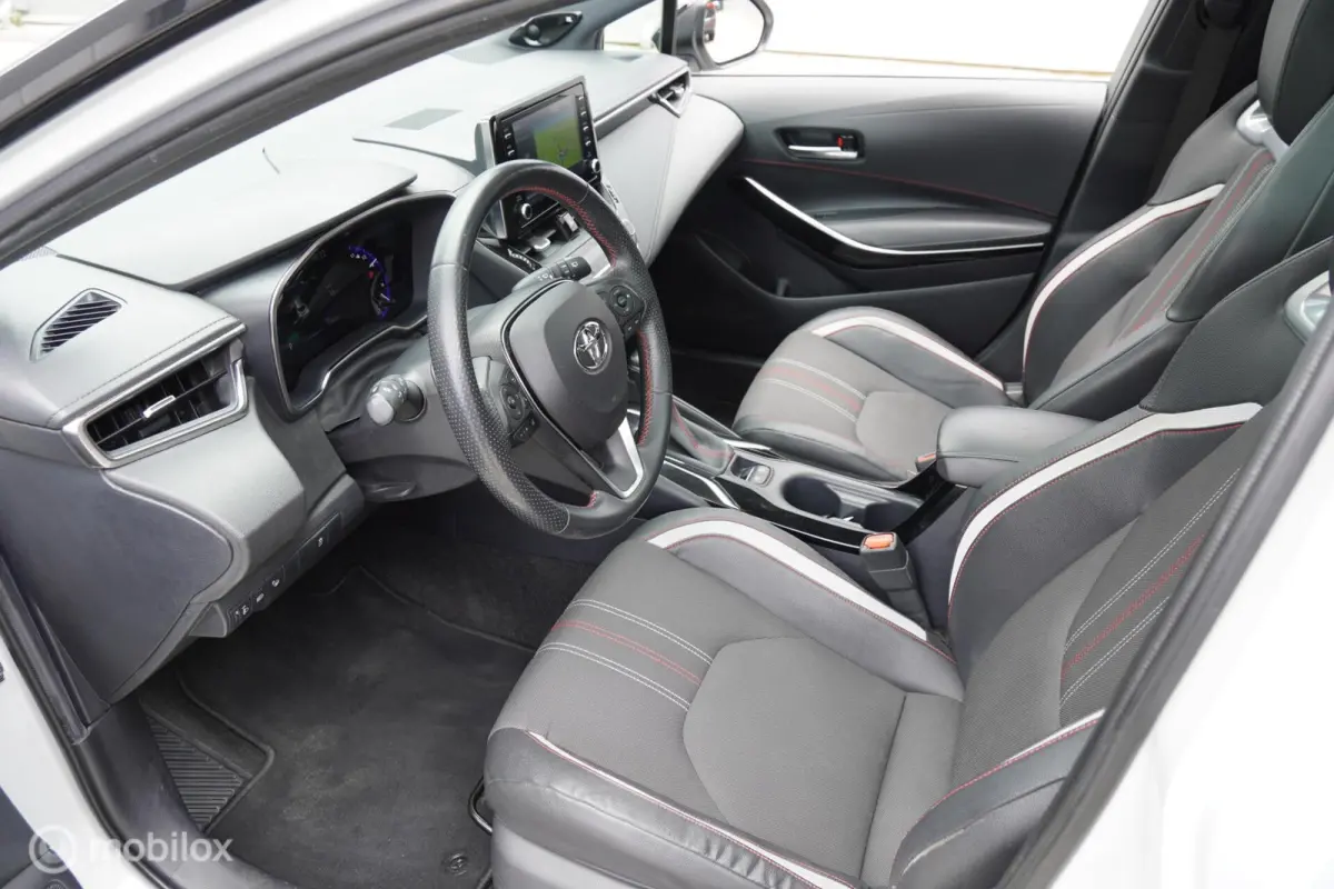 2.0 Hybrid GR-Sport Plus 2020 Krijtgrijs Pano