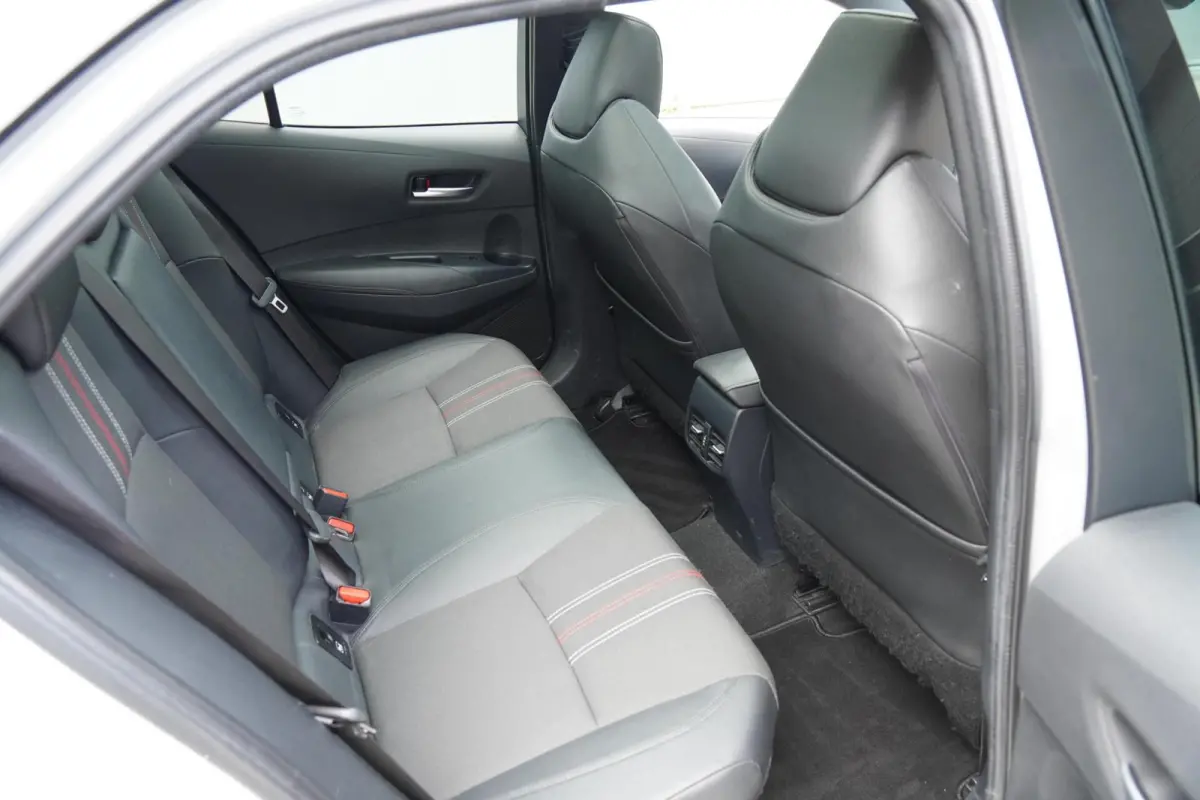 2.0 Hybrid GR-Sport Plus 2020 Krijtgrijs Pano