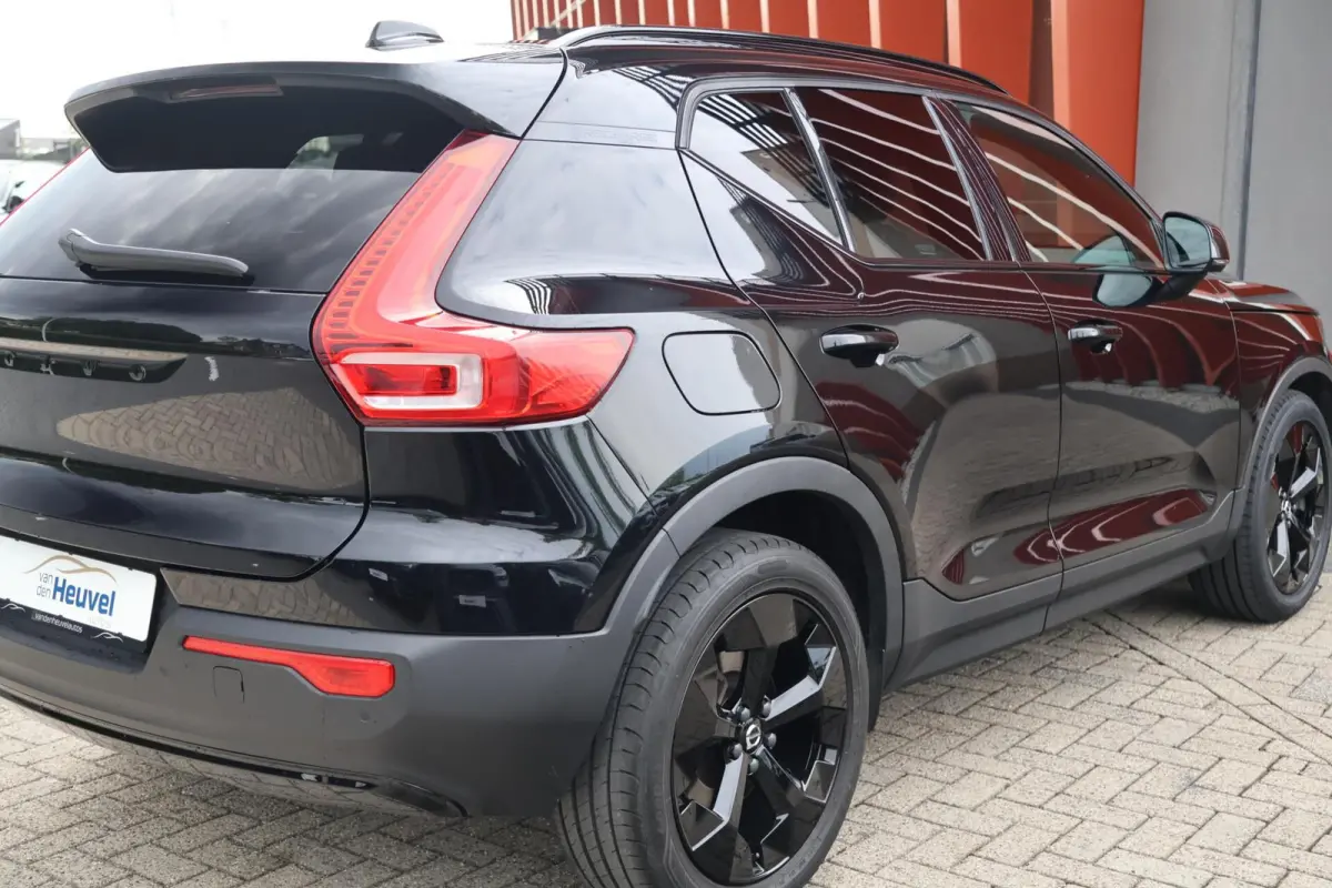 T4 Black Edition| Stoelverwarming | Trekhaak | Parkeercamera | Panoramadak | H/K | Glossy Black | Keyless