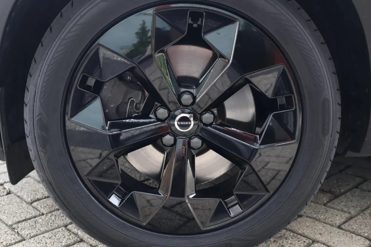 T4 Black Edition| Stoelverwarming | Trekhaak | Parkeercamera | Panoramadak | H/K | Glossy Black | Keyless