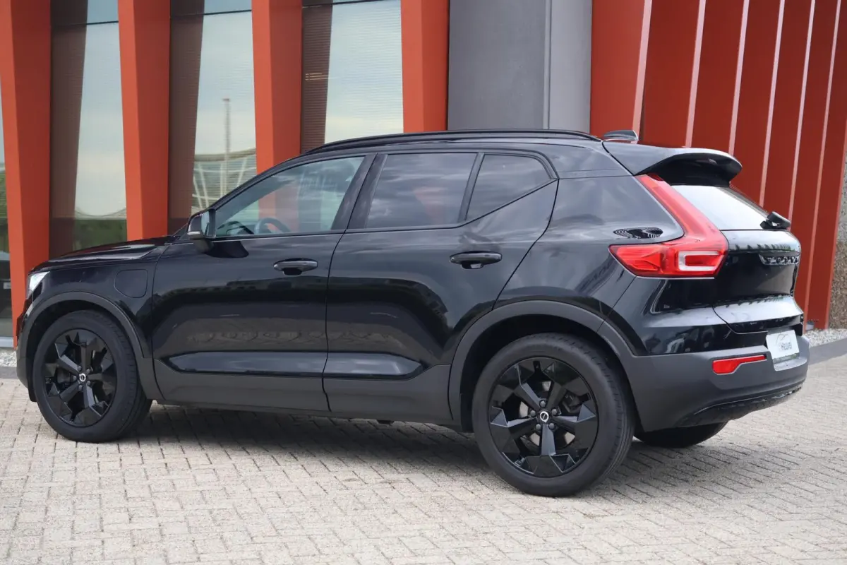 T4 Black Edition| Stoelverwarming | Trekhaak | Parkeercamera | Panoramadak | H/K | Glossy Black | Keyless