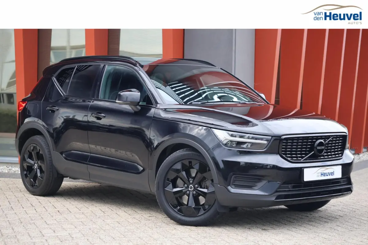 T4 Black Edition| Stoelverwarming | Trekhaak | Parkeercamera | Panoramadak | H/K | Glossy Black | Keyless