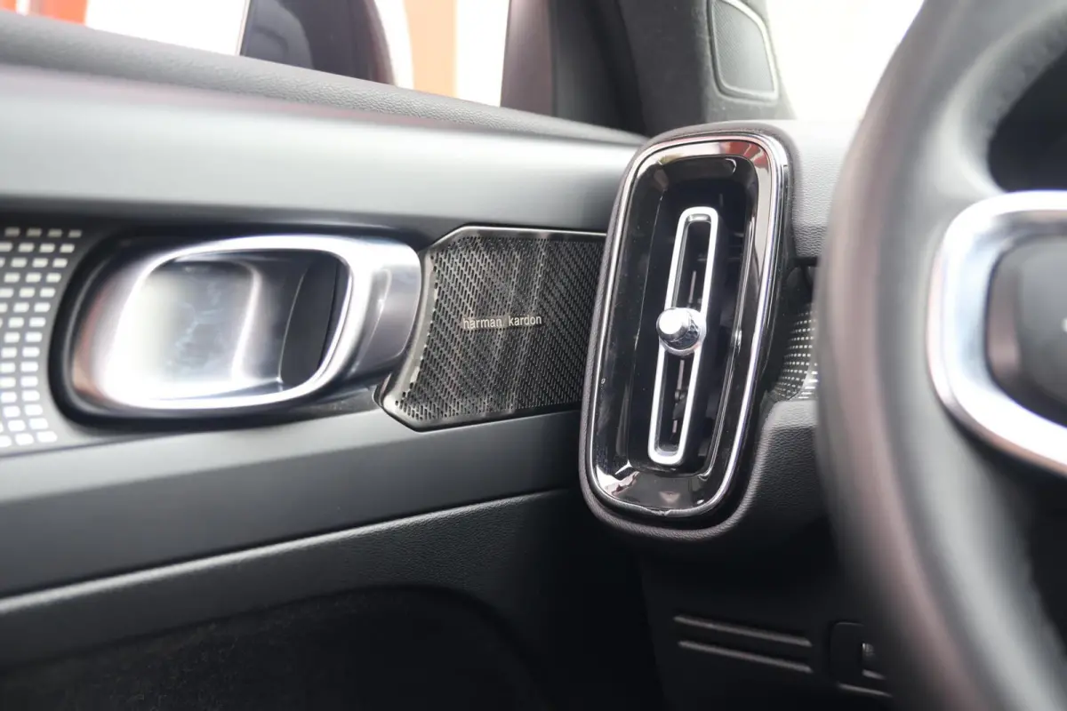 T4 Black Edition| Stoelverwarming | Trekhaak | Parkeercamera | Panoramadak | H/K | Glossy Black | Keyless