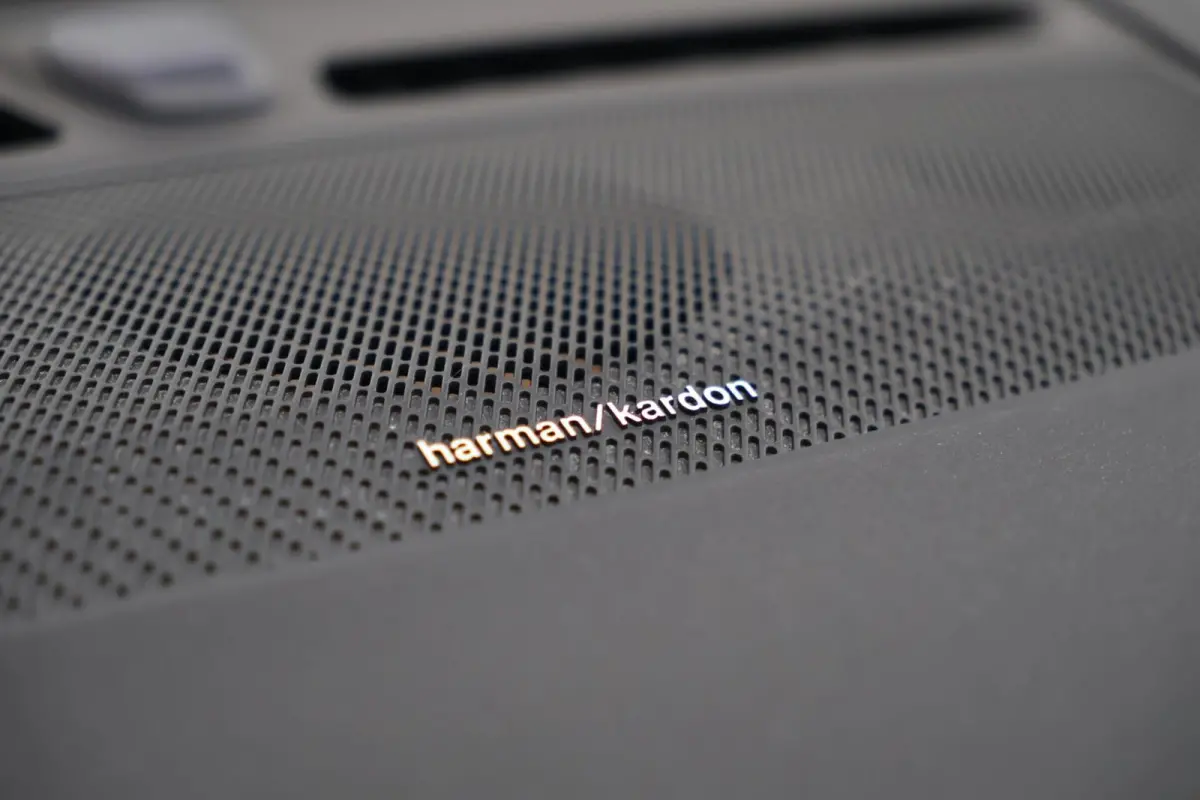T4 Black Edition| Stoelverwarming | Trekhaak | Parkeercamera | Panoramadak | H/K | Glossy Black | Keyless