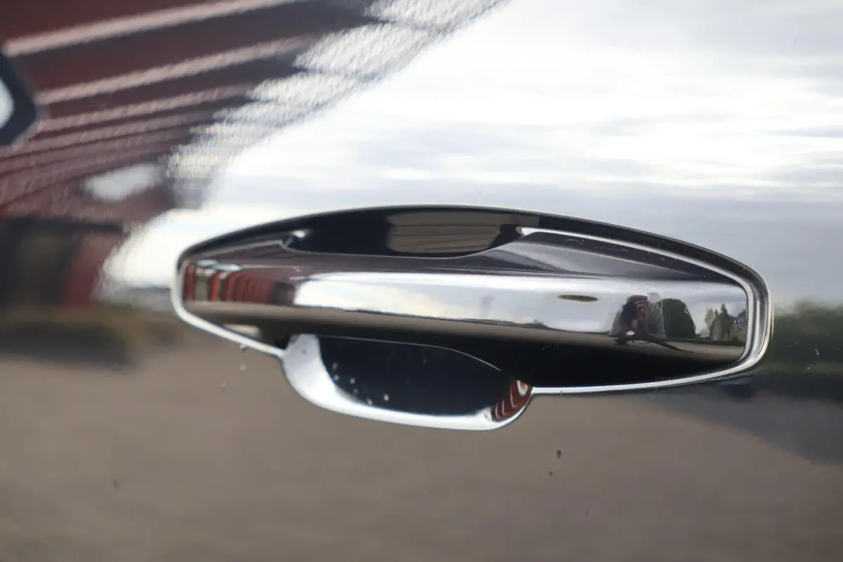 T4 Black Edition| Stoelverwarming | Trekhaak | Parkeercamera | Panoramadak | H/K | Glossy Black | Keyless