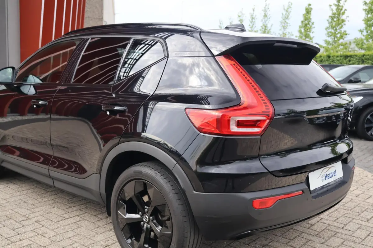T4 Black Edition| Stoelverwarming | Trekhaak | Parkeercamera | Panoramadak | H/K | Glossy Black | Keyless