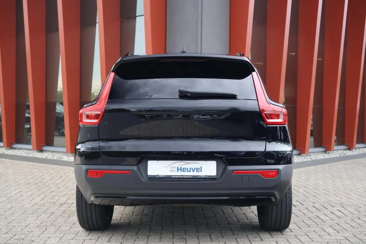 T4 Black Edition| Stoelverwarming | Trekhaak | Parkeercamera | Panoramadak | H/K | Glossy Black | Keyless