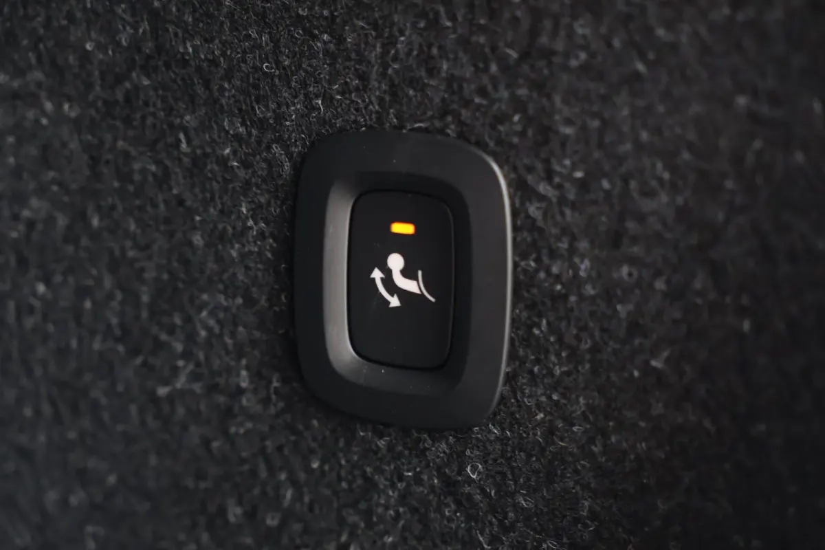 T4 Black Edition| Stoelverwarming | Trekhaak | Parkeercamera | Panoramadak | H/K | Glossy Black | Keyless