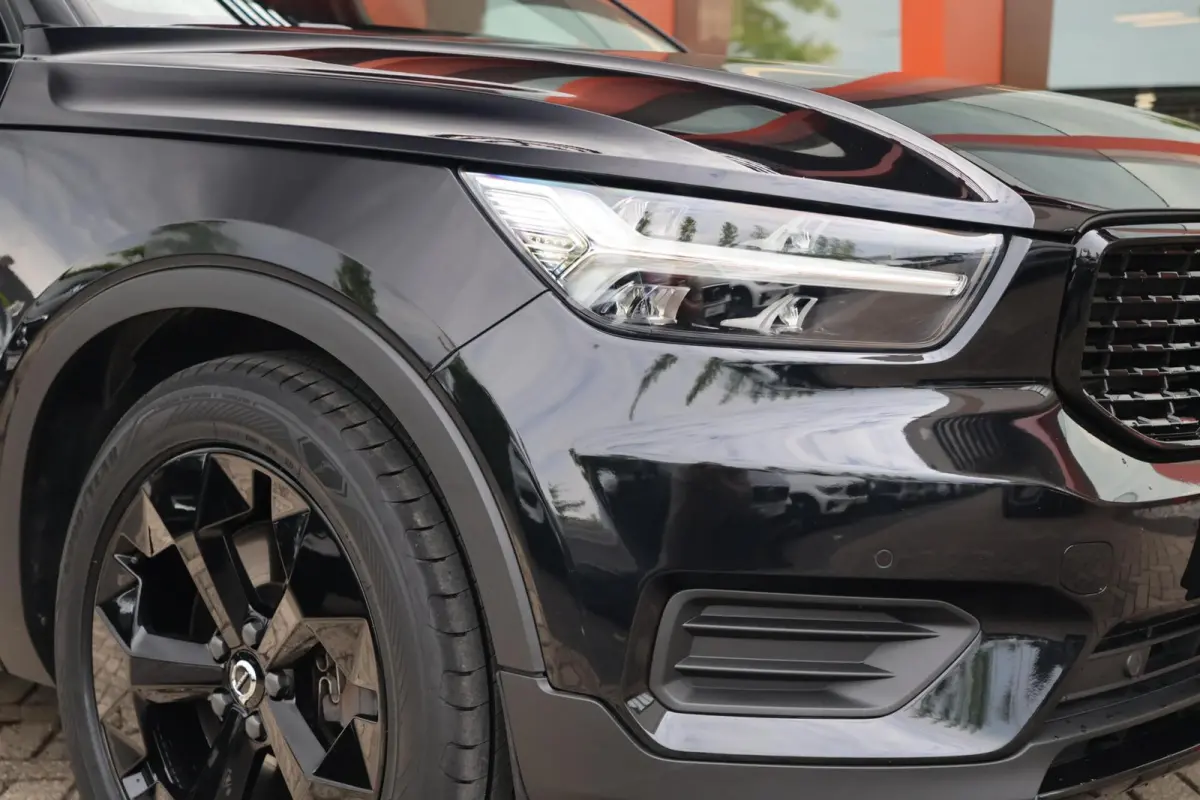 T4 Black Edition| Stoelverwarming | Trekhaak | Parkeercamera | Panoramadak | H/K | Glossy Black | Keyless