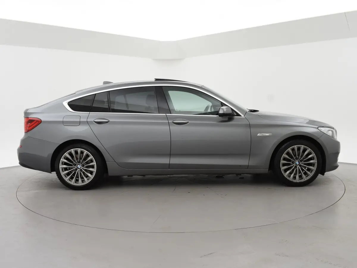 530d 245 PK AUT. HIGH EXECUTIVE + PANORAMA | AFN. TREKHAAK 2100 KG | COMFORTZETELS | STOELVERW. V+A | HEAD-UP