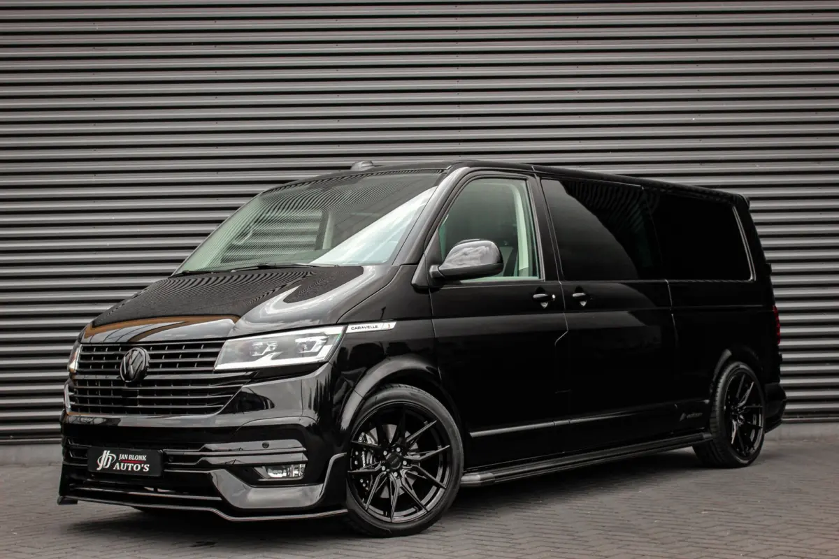2.0 TDI L2H1 CARAVELLE 204PK DC DUBBEL CABINE / ELEK.SCHUIF / FULL OPTIONS / LEDER / FULL BLACK / APPLE CAR