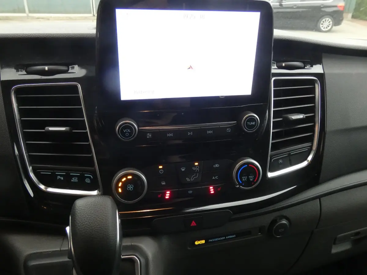 320 2.0 TDCI L2H1 Sport* navi/cam*xenon*