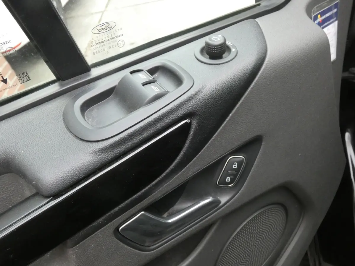 320 2.0 TDCI L2H1 Sport* navi/cam*xenon*