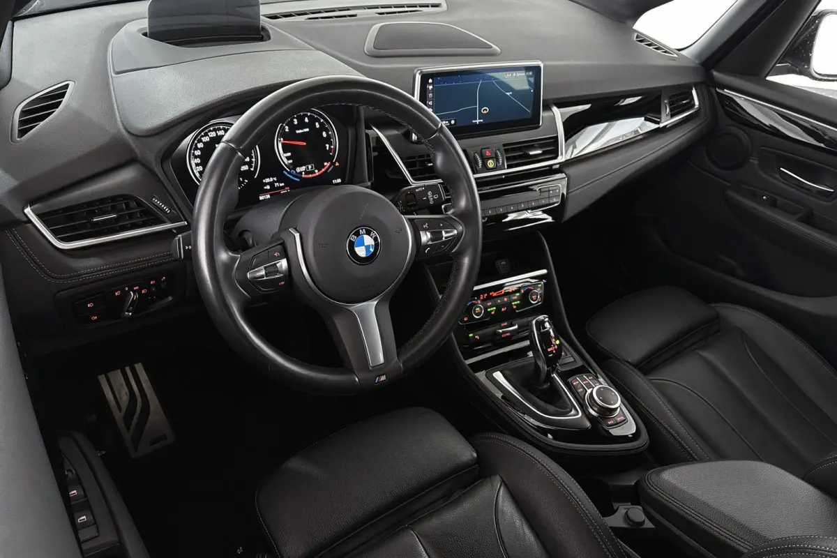 218i High Executive Edition M Sport Automaat Lederen Sportstoelen Stoelverwarming Head-Up LED Koplampen Camera