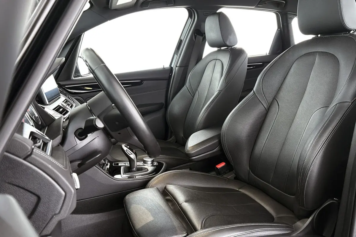 218i High Executive Edition M Sport Automaat Lederen Sportstoelen Stoelverwarming Head-Up LED Koplampen Camera
