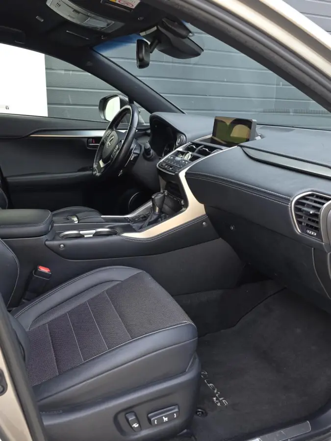 300h AWD F F SPORT Line facelift