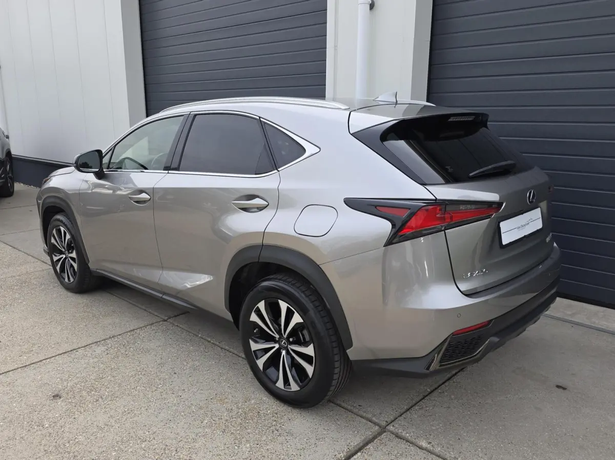 300h AWD F F SPORT Line facelift
