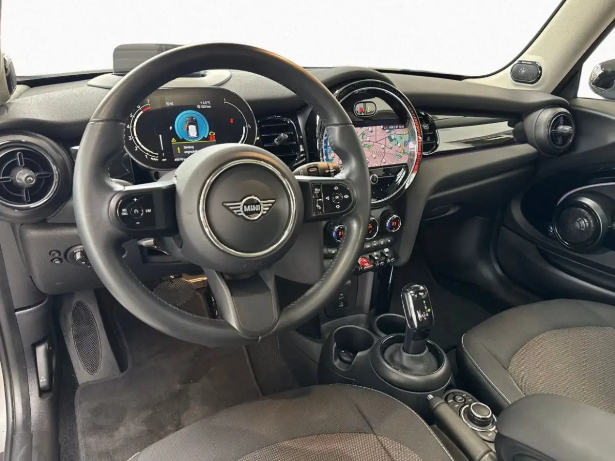 1.5 Aut. ** LED, NAVI, PANORAMA, H&K Sound, HuD, CRUISE, KEYLESS ** 1e EIG - UNFALLFREI ** ** INFORMEER OOK NAAR ONZE AANTREKKELIJKE FINANCIAL-LEASE TARIEVEN **