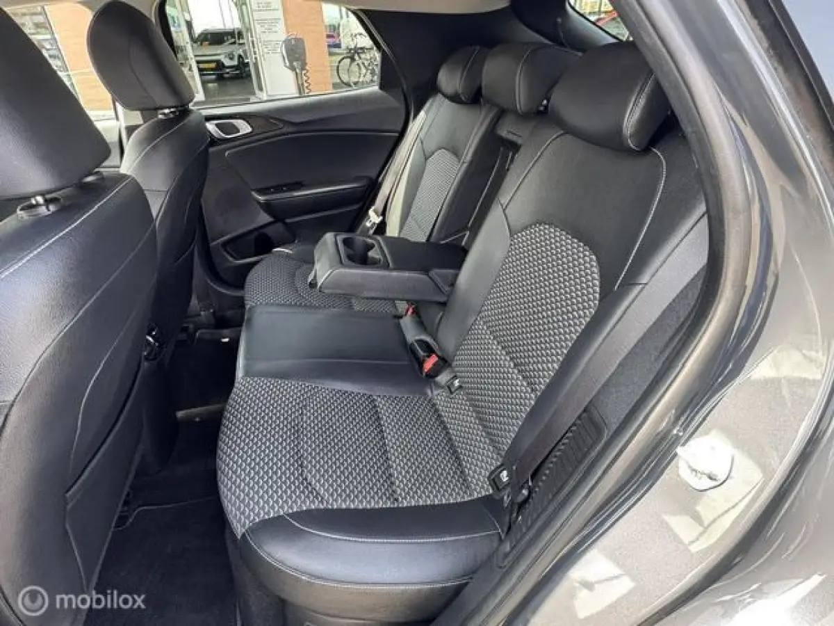 1.6 GDi PHEV DynamicPlusLine Automaat 55 km volledig elect rijden / Hybride , 18 inch velgen , Electr. kofferklep , Lane assist , Dodehoek assistent , lage km stand ,