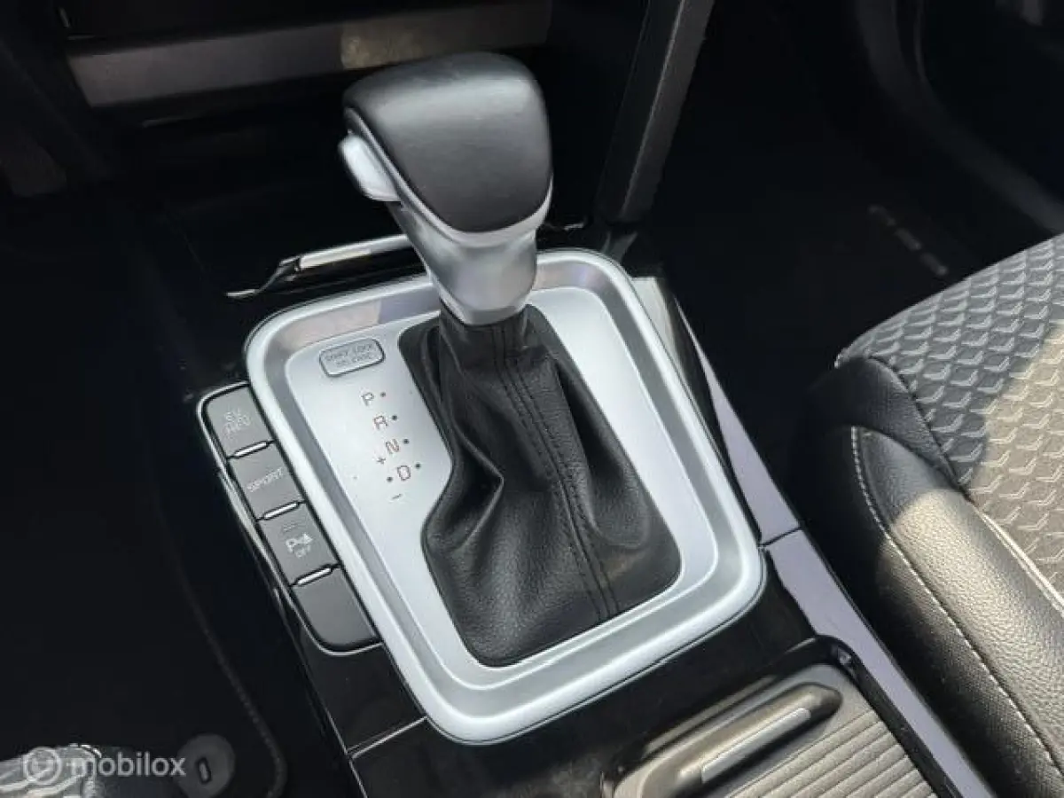 1.6 GDi PHEV DynamicPlusLine Automaat 55 km volledig elect rijden / Hybride , 18 inch velgen , Electr. kofferklep , Lane assist , Dodehoek assistent , lage km stand ,