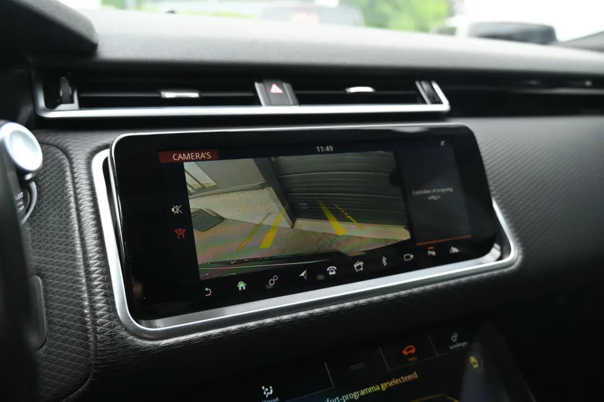 3.0 V6 AWD R-Dynamic HSE