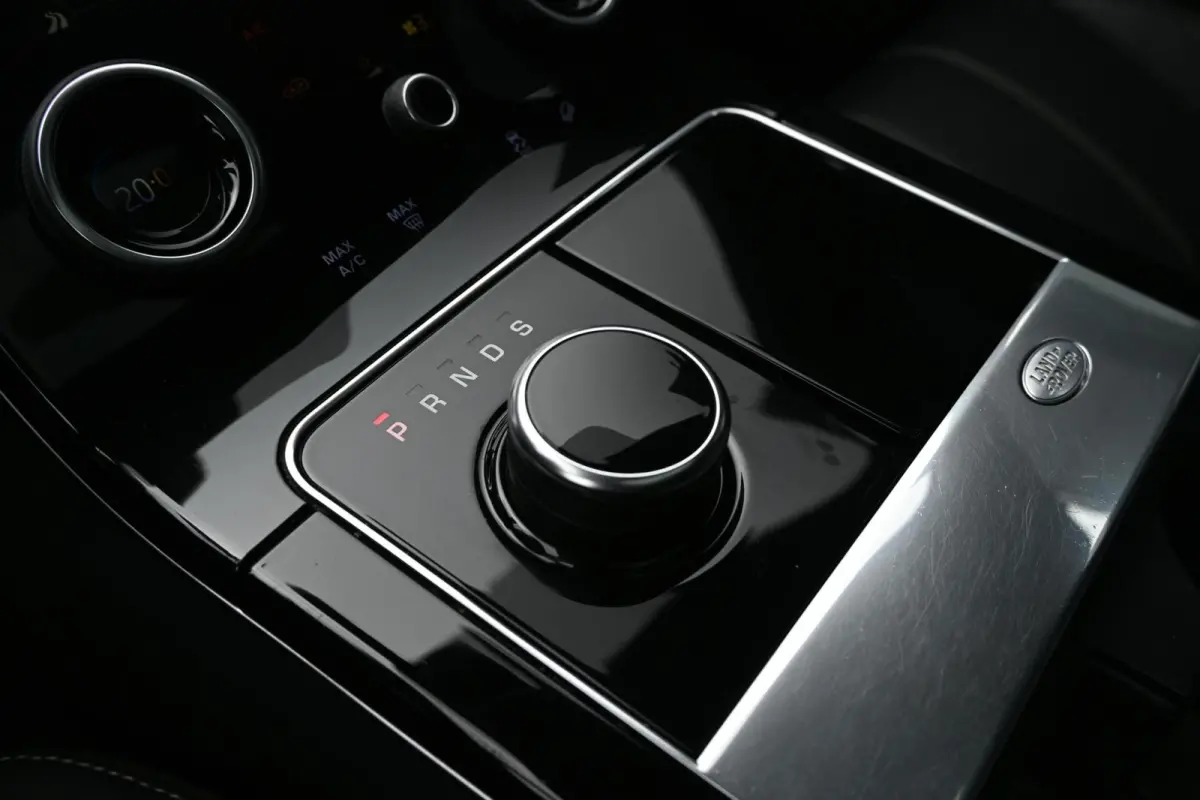 3.0 V6 AWD R-Dynamic HSE