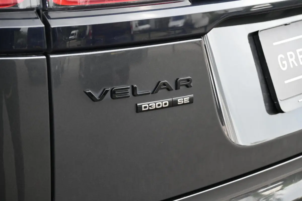 3.0 V6 AWD R-Dynamic HSE