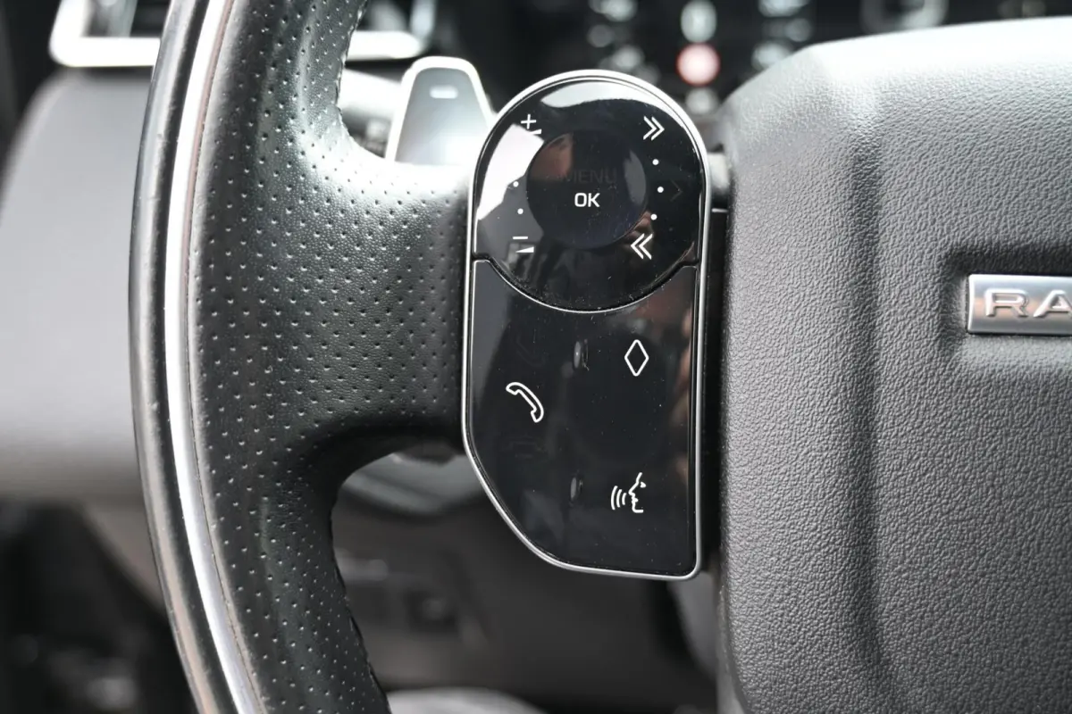 3.0 V6 AWD R-Dynamic HSE