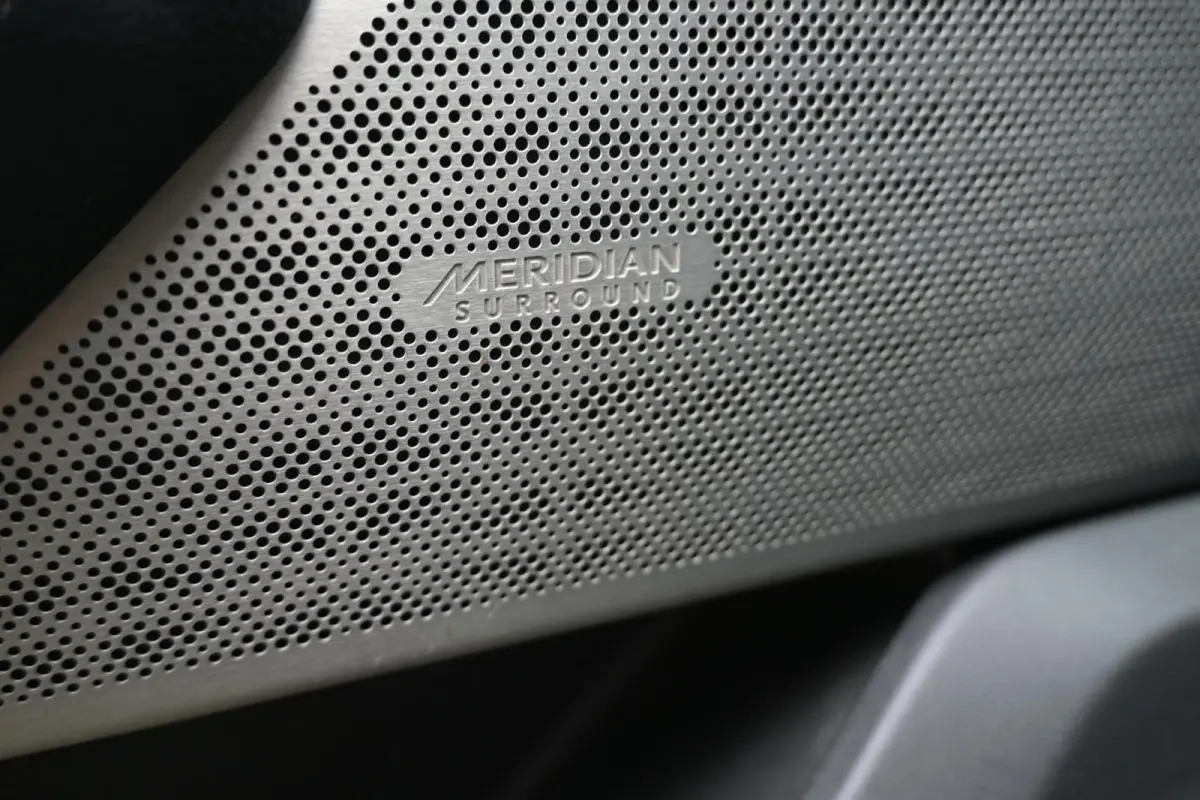3.0 V6 AWD R-Dynamic HSE