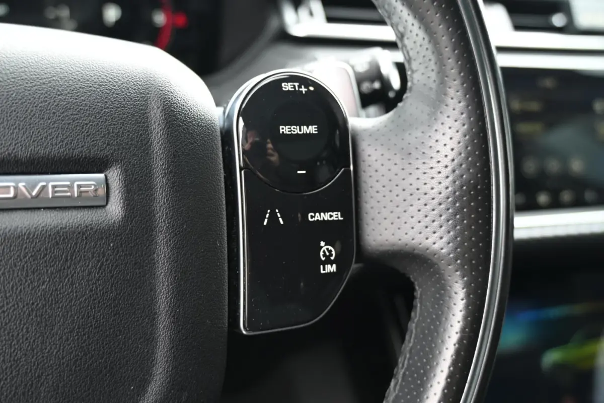 3.0 V6 AWD R-Dynamic HSE