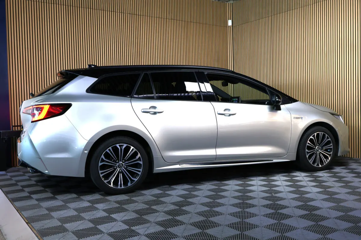 2.0 Hybrid Business GR-Sport AVM NAVI CARPLAY CAMERA LANE '22