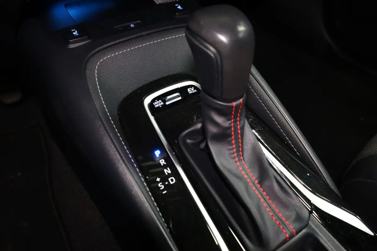 2.0 Hybrid Business GR-Sport AVM NAVI CARPLAY CAMERA LANE '22