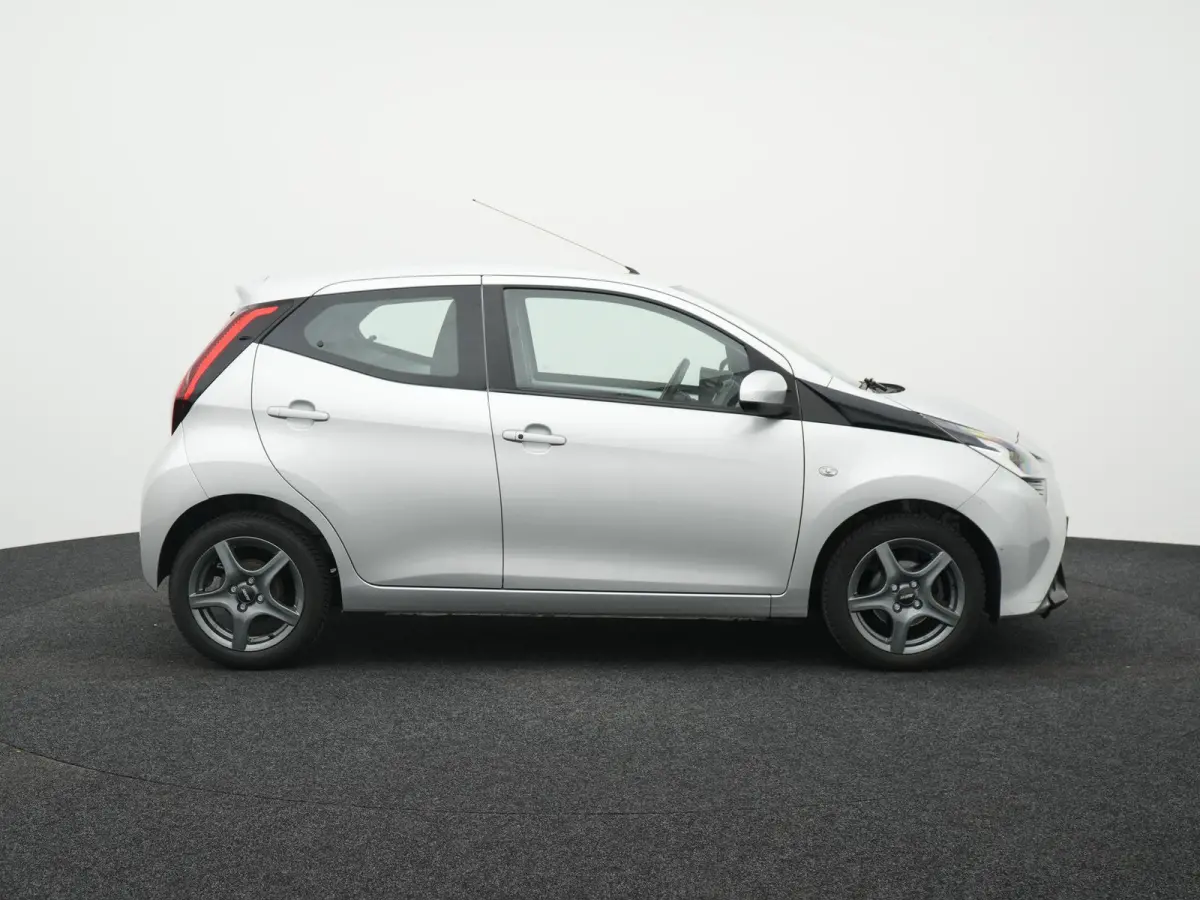 1.0 VVT-i x-cite AUTOMAAT | CAMERA | MIRROR LINK | CLIMATE CONTROL