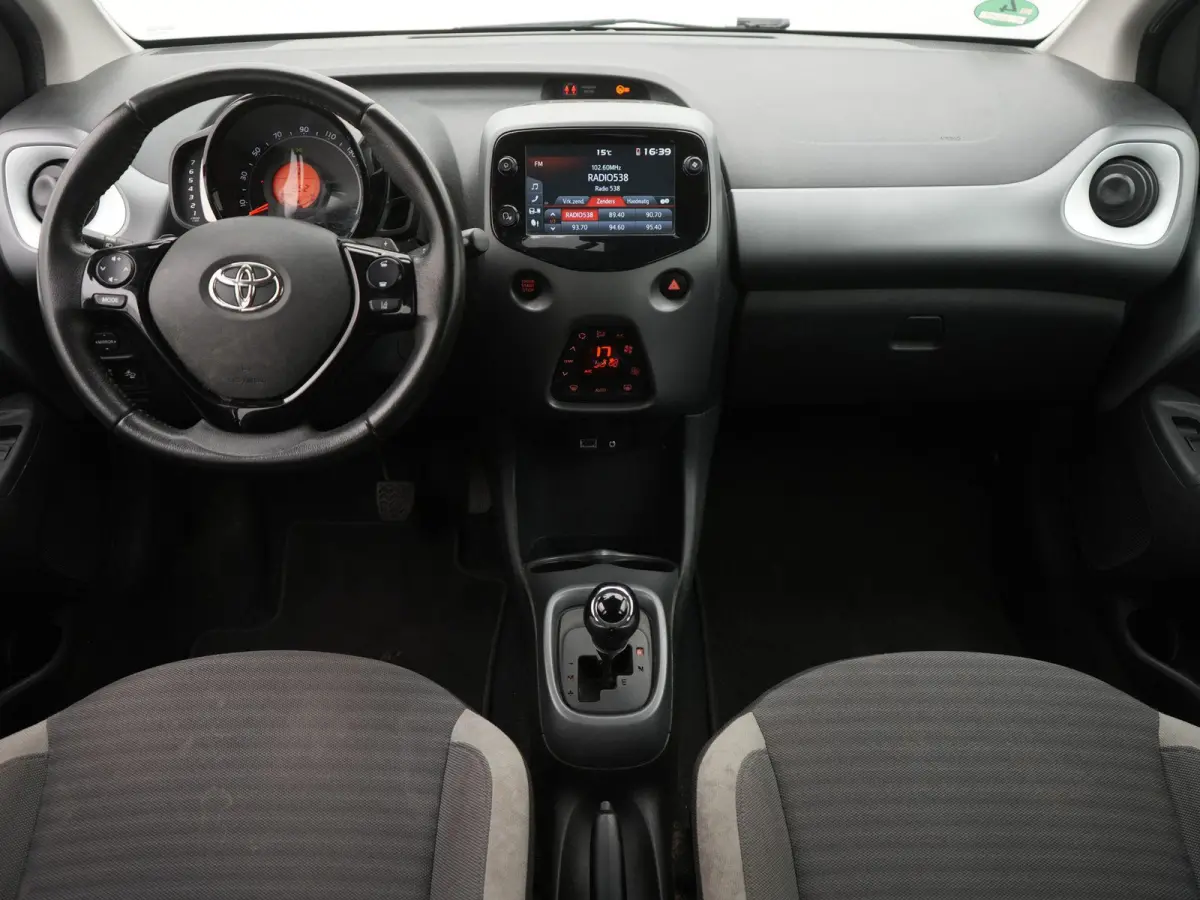 1.0 VVT-i x-cite AUTOMAAT | CAMERA | MIRROR LINK | CLIMATE CONTROL