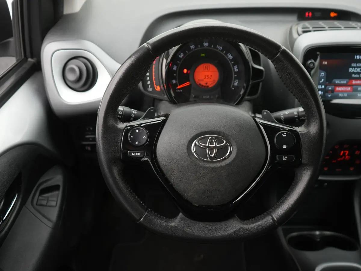 1.0 VVT-i x-cite AUTOMAAT | CAMERA | MIRROR LINK | CLIMATE CONTROL